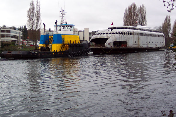 Kalakala, front and rear tugboats